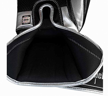 C141 Перчатки боксерские Clinch Punch 2.0 черно-серебристые