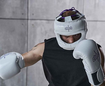 C160 Шлем боксерский с бампером Clinch Undefeated белый